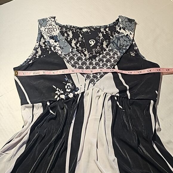 Black and white vertical neck lace back maxi dress size large - Picture 6 of 9